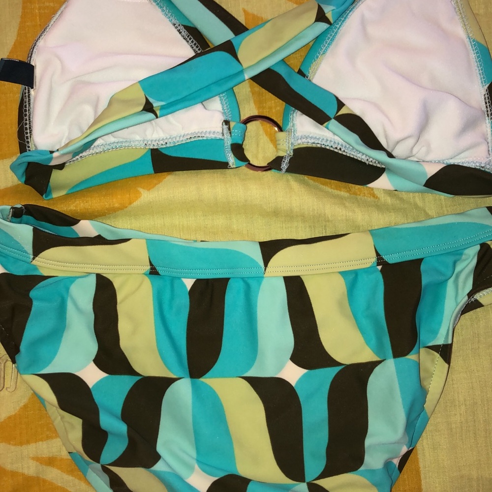 2 Piece Bikini - Picture 2 of 3